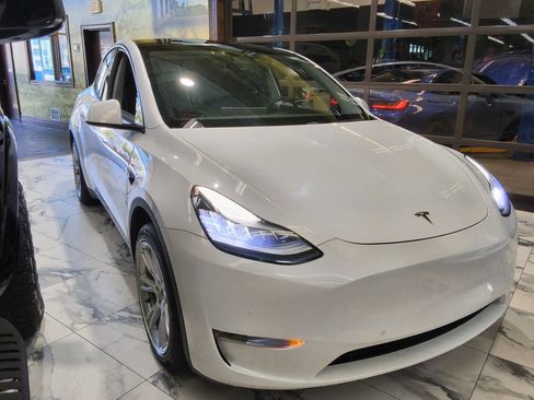 Used 2020 Tesla Model Y Long Range AWD/4WD image 3