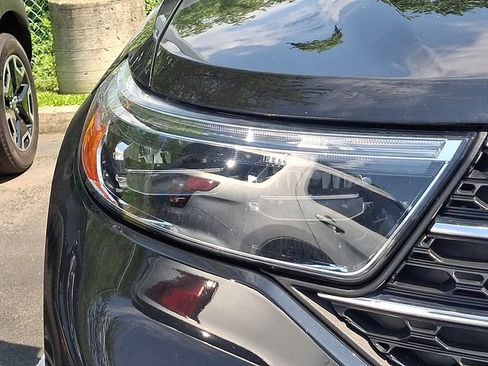 Used 2023 Ford Explorer XLT AWD/4WD image 6