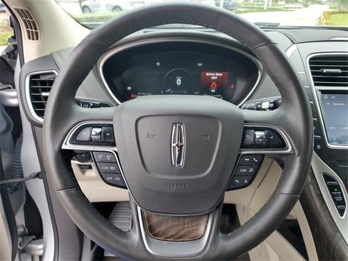 Used 2019 Lincoln Nautilus Reserve image 23