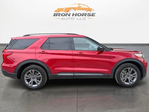 Used 2024 Ford Explorer XLT w/ Equipment Group 202A AWD/4WD image 4