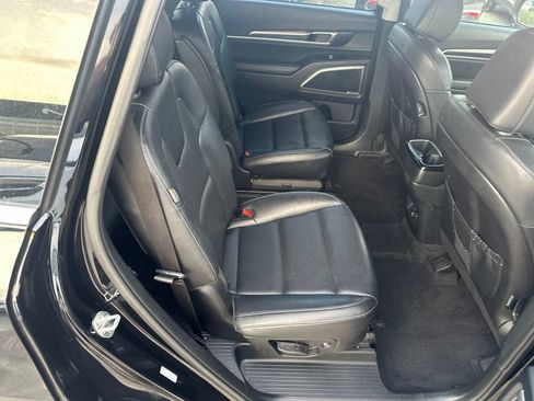Used 2025 Kia Telluride S FWD image 32