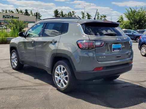 Used 2023 Jeep Compass Latitude w/ Sun and Sound Group AWD/4WD image 4