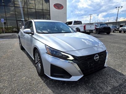 Used 2023 Nissan Altima 2.5 SV