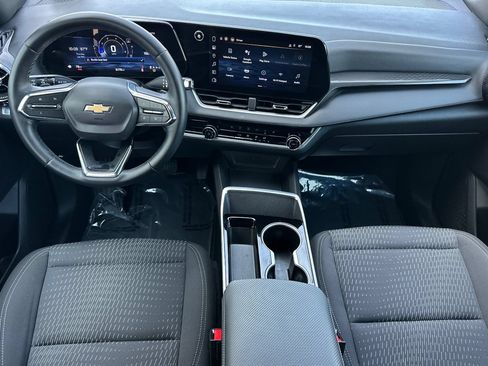 Used 2025 Chevrolet Equinox LT w/ Safety and Technology Package FWD image 16