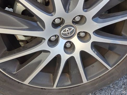 Used 2018 Toyota Highlander SE FWD image 5