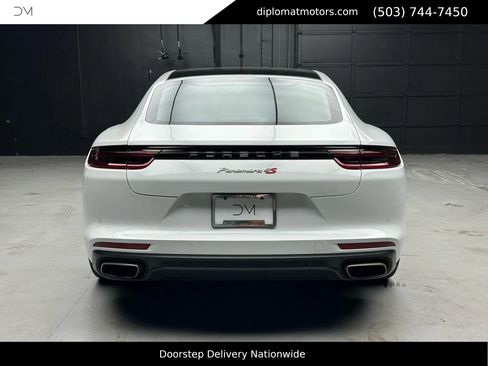 Used 2018 Porsche Panamera 4 image 5