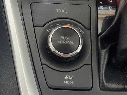 Used 2021 Toyota RAV4 XLE Premium image 27