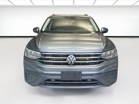 Used 2023 Volkswagen Tiguan SE FWD image 2