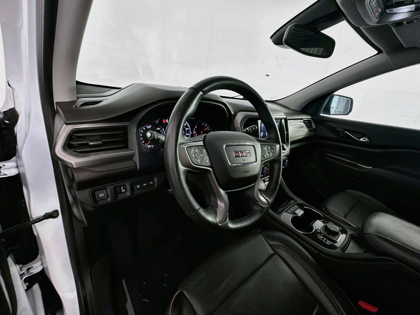 Used 2023 GMC Acadia AT4 w/ Technology Package AWD/4WD image 9
