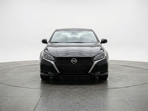 Used 2025 Nissan Altima 2.5 SV image 2