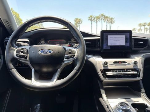 Used 2023 Ford Explorer XLT RWD image 11