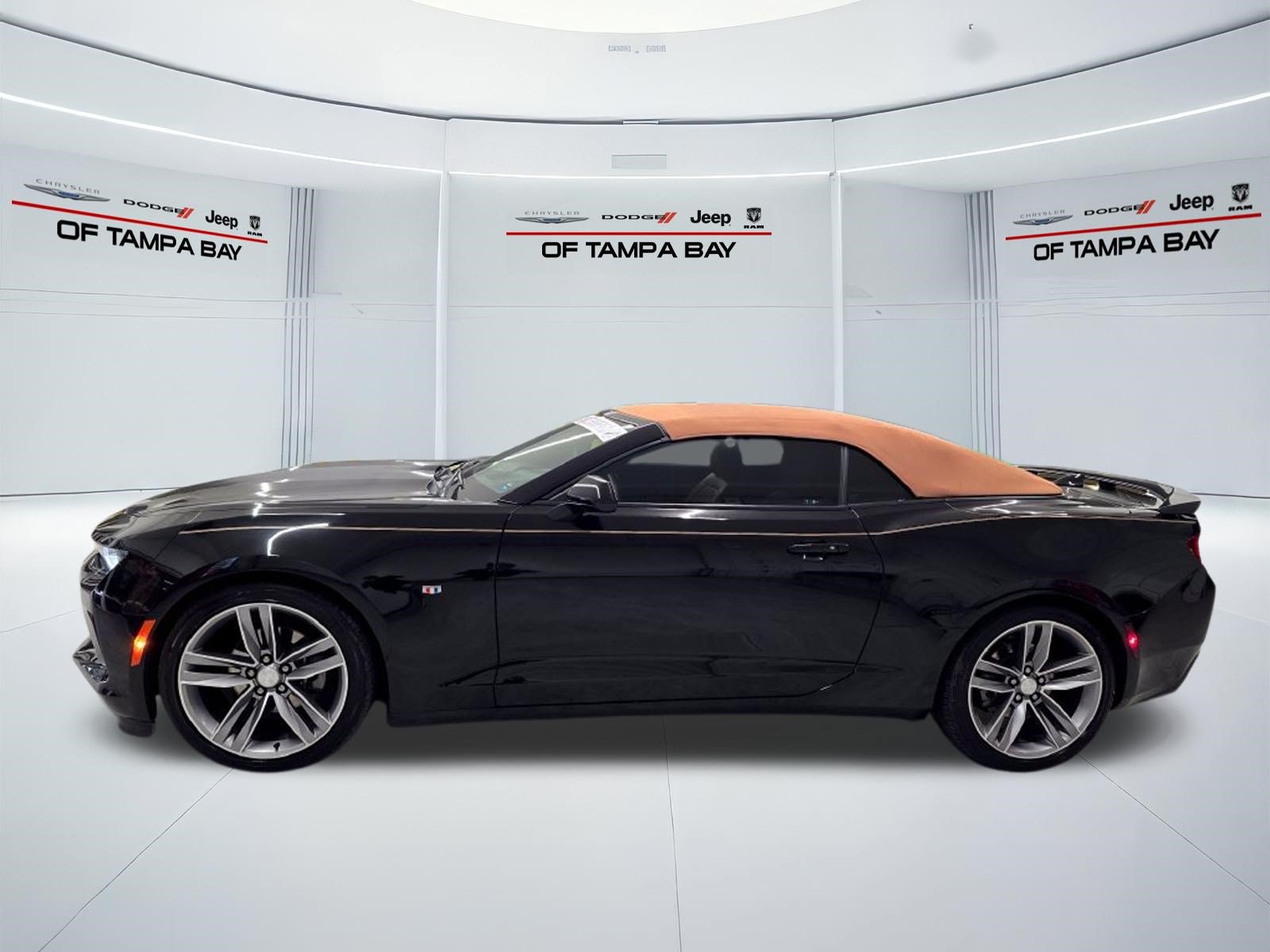 Used 2018 Chevrolet Camaro LT RWD image 3