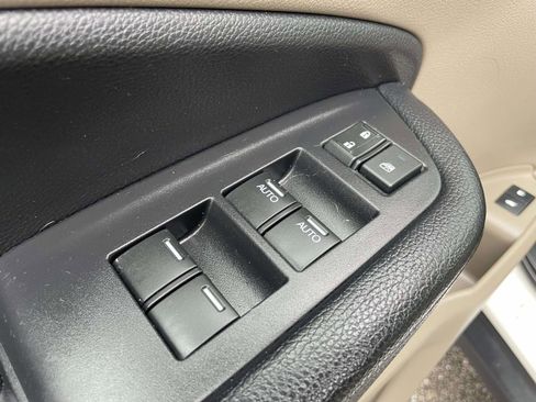 Used 2018 Honda Pilot Touring image 14