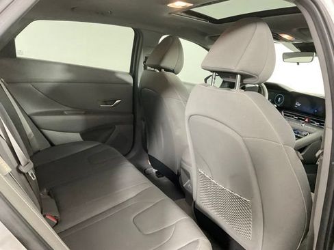 Used 2025 Hyundai Elantra SEL FWD image 17