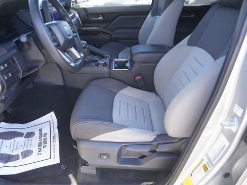 Used 2024 Toyota Tacoma TRD Off-Road image 9