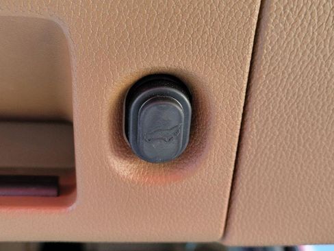 Used 2017 Cadillac Escalade ESV Platinum image 37