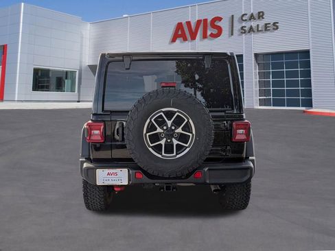 Used 2025 Jeep Wrangler Unlimited Rubicon w/ Convenience Group AWD/4WD image 7
