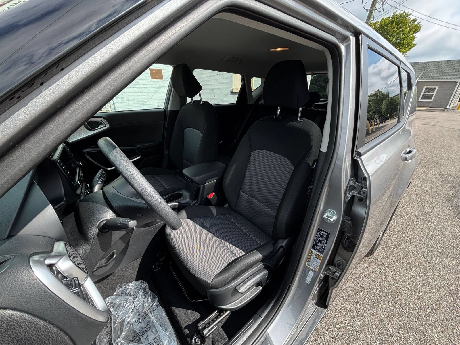 Used 2025 Kia Soul LX w/ LX Technology Package FWD image 33
