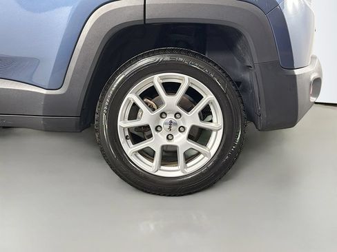Used 2023 Jeep Renegade Latitude AWD/4WD image 30