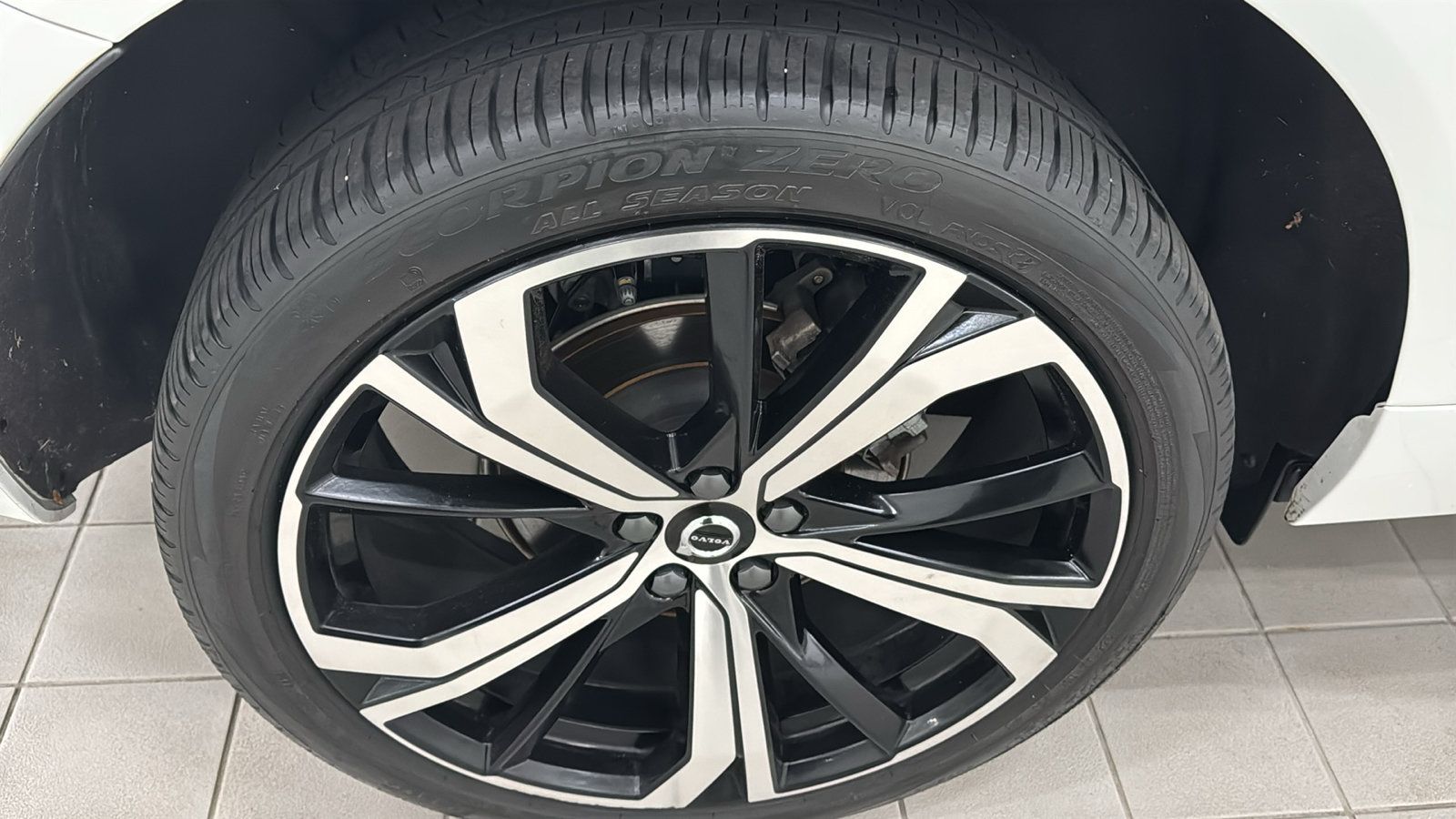 Used 2024 Volvo XC60 B5 Ultimate w/ Protection Package Premier AWD/4WD image 31