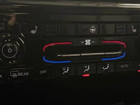 Used 2024 Jeep Grand Cherokee Limited image 22