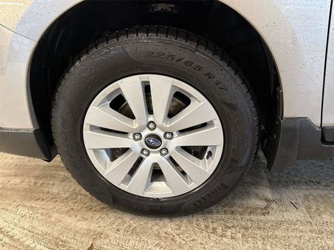 Used 2019 Subaru Outback 2.5i Premium image 18