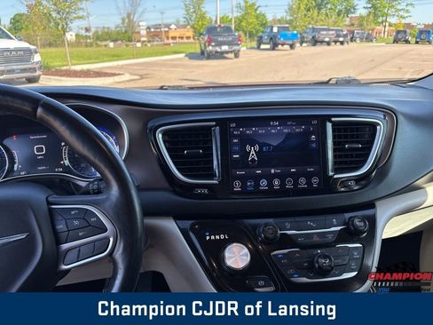 Used 2018 Chrysler Pacifica Touring-L Plus w/ Tire & Wheel Group image 27