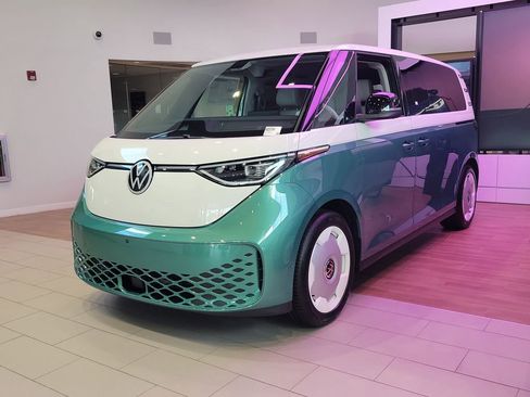 New 2025 Volkswagen ID. Buzz 1st Edition image 3
