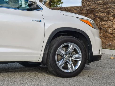 Used 2015 Toyota Highlander Limited Platinum image 11