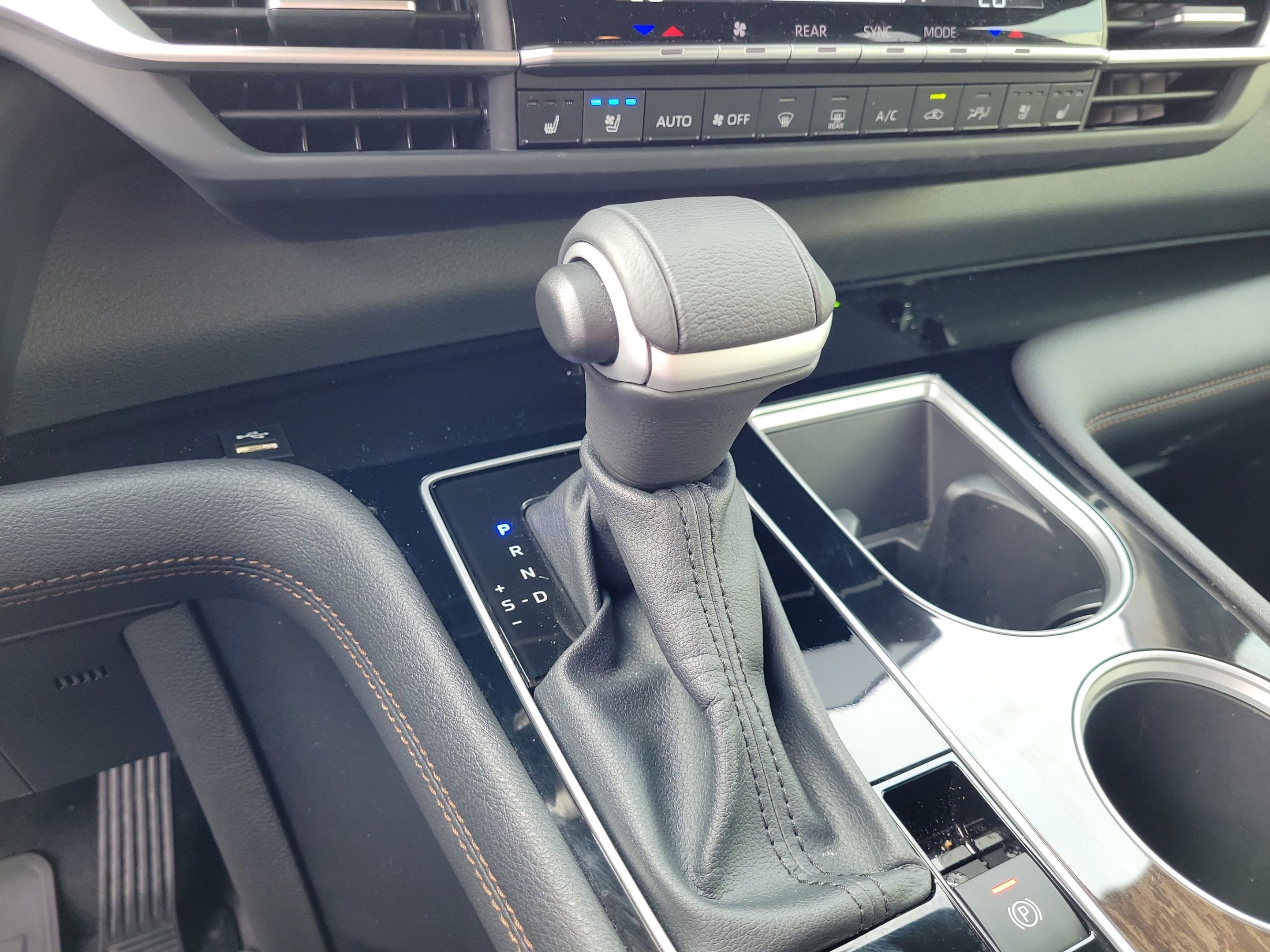 Certified 2026 Toyota Sienna Limited FWD image 57