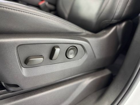 Used 2024 GMC Sierra 1500 SLT image 15