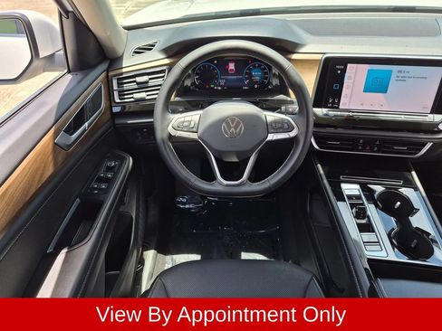 Used 2025 Volkswagen Atlas SE FWD image 23