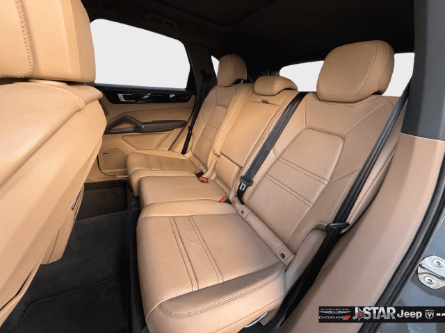 Used 2021 Porsche Cayenne AWD/4WD image 21