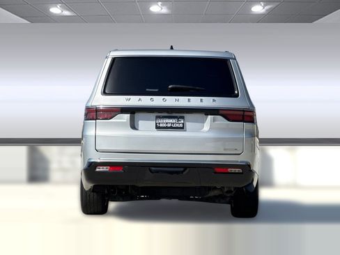 Used 2024 Jeep Wagoneer L Series III w/ Flexible Seating Group AWD/4WD image 9