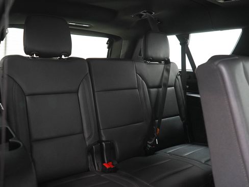 Used 2023 Chevrolet Suburban LT w/ Luxury Package AWD/4WD image 13