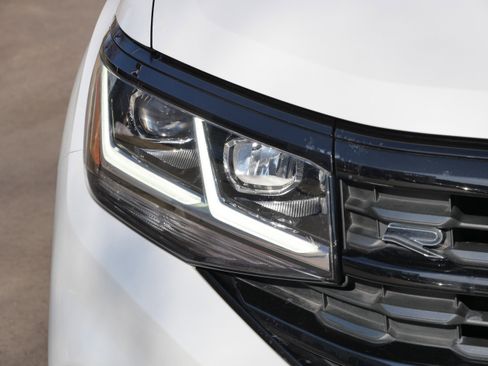 Used 2023 Volkswagen Atlas Cross Sport SEL R-Line image 16