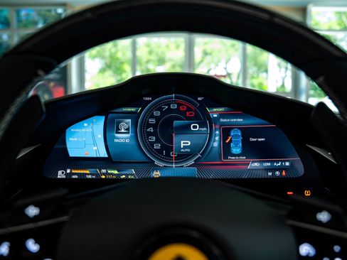 Used 2025 Ferrari SF90 Spider image 27