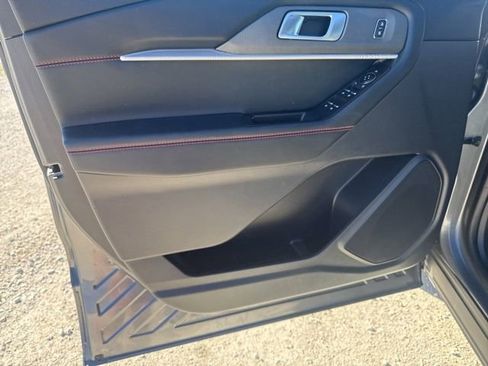Used 2025 Ford Explorer ST-Line w/ ST-Line Street Pack image 26