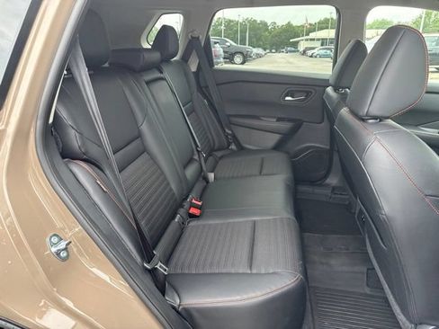 Used 2025 Nissan Rogue SV AWD/4WD image 16