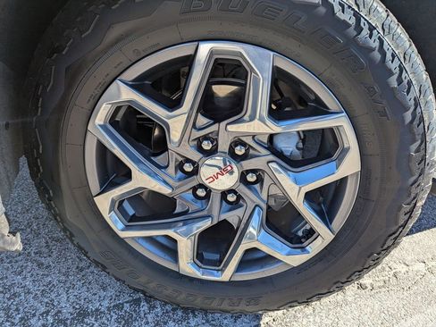 Used 2024 GMC Sierra 1500 SLT w/ SLT Premium Plus Package image 31