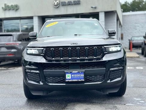 Used 2023 Jeep Grand Cherokee L Limited w/ Black Appearance Package AWD/4WD image 8