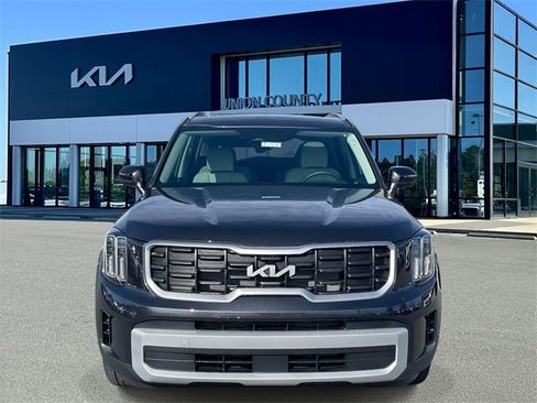 New 2025 Kia Telluride S image 2