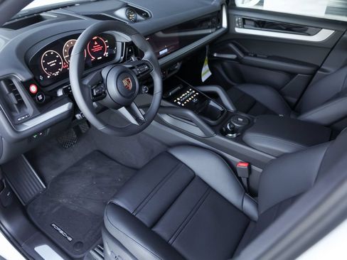 New 2026 Porsche Cayenne E-Hybrid Coupe AWD/4WD image 4