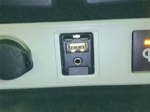 Used 2018 Toyota Avalon Limited image 22