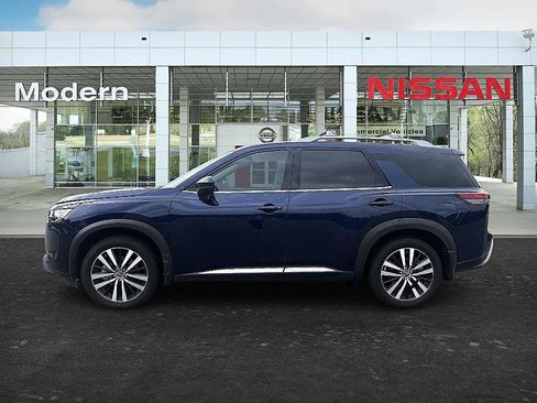 Certified 2024 Nissan Pathfinder Platinum w/ Black Appearance Package AWD/4WD image 2