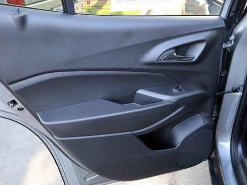 Used 2025 Chevrolet Trax LT w/ LT Convenience Package FWD image 26