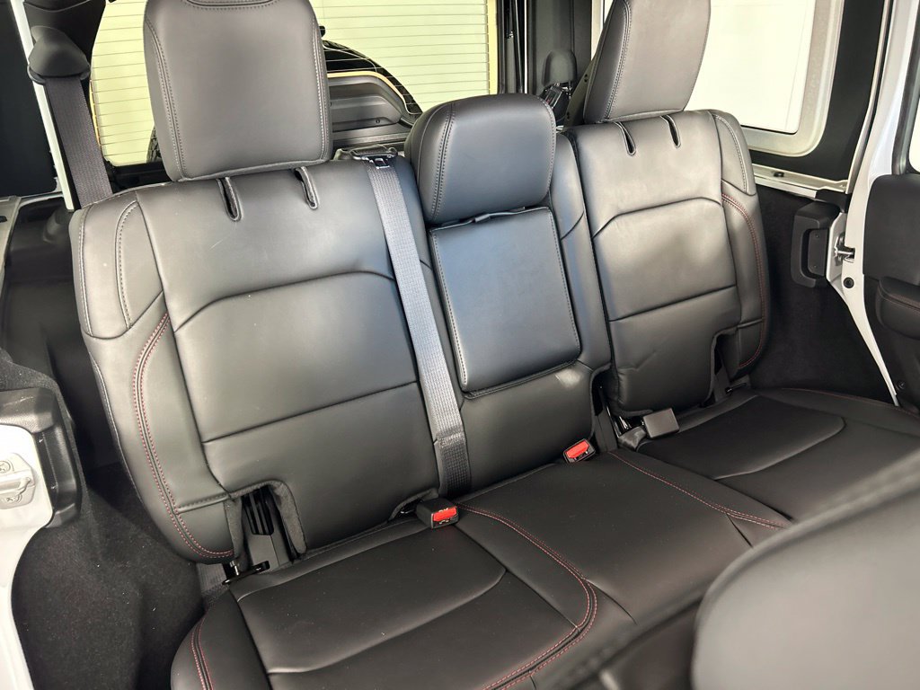 Used 2025 Jeep Wrangler Unlimited Rubicon AWD/4WD image 24