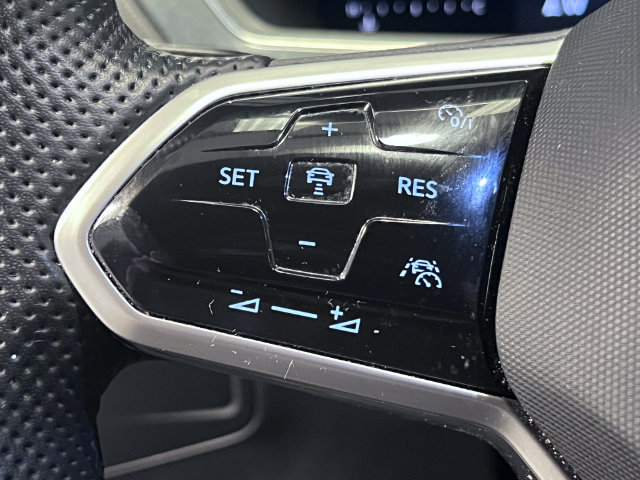 Certified 2022 Volkswagen Tiguan SE R-Line FWD image 21