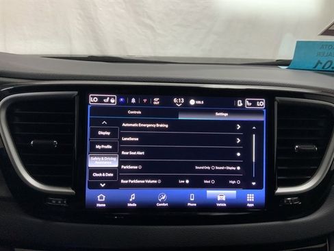 Used 2025 Chrysler Pacifica Select FWD image 34