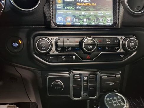 Used 2022 Jeep Wrangler Unlimited Sahara AWD/4WD image 24